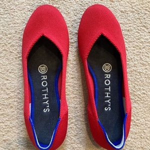 Beautiful red Rothy’s flats size 5.5, trial wear only and didn’t fit. Like-new.